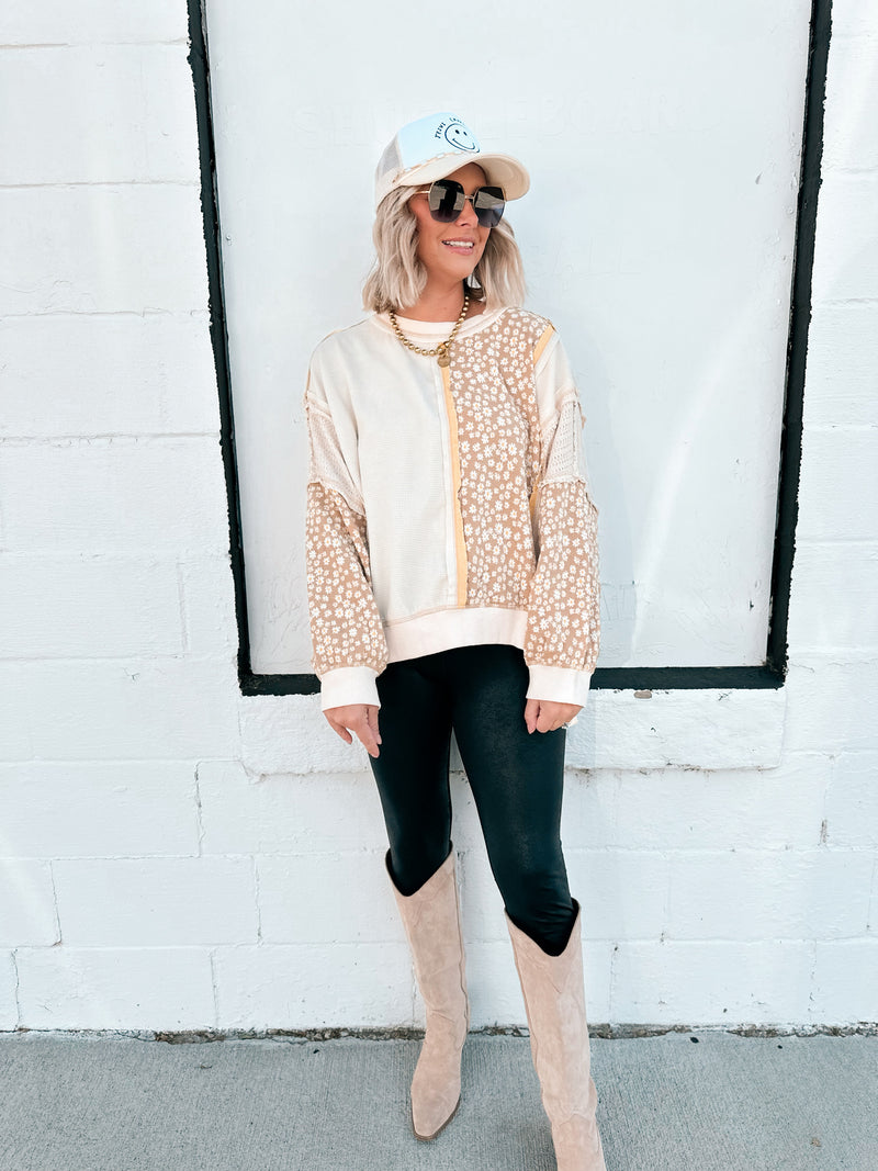 Kenzi Pullover in Tan Daisy