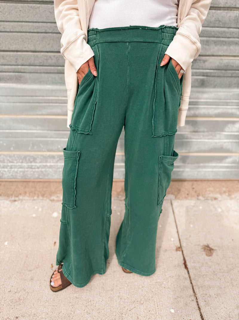 Kaycee Sweatpants in Dark Green