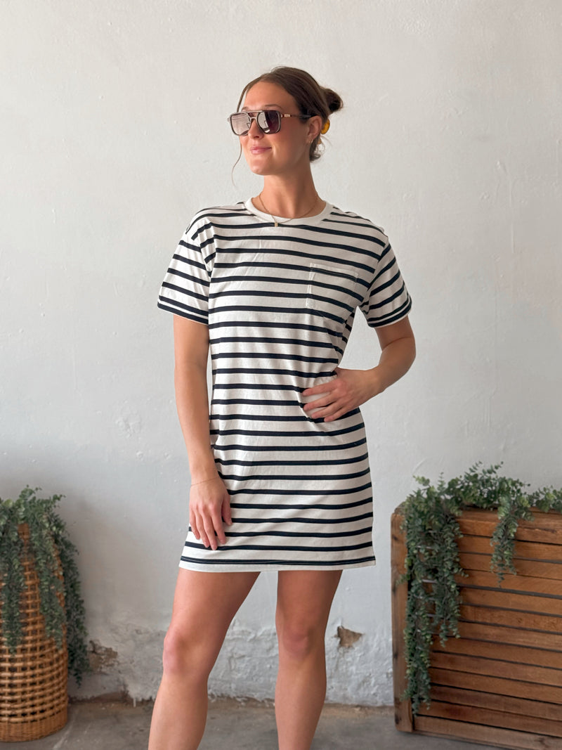Kick Back Dress- White & Navy