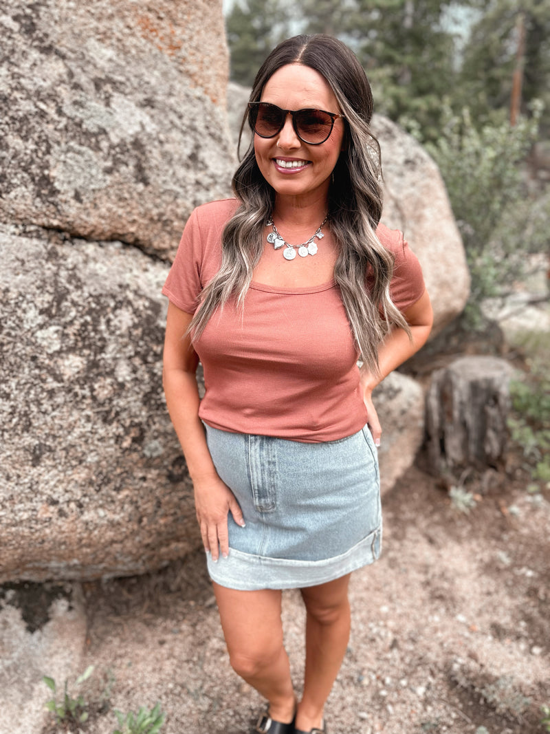 Katara Tee in Rustic Brown