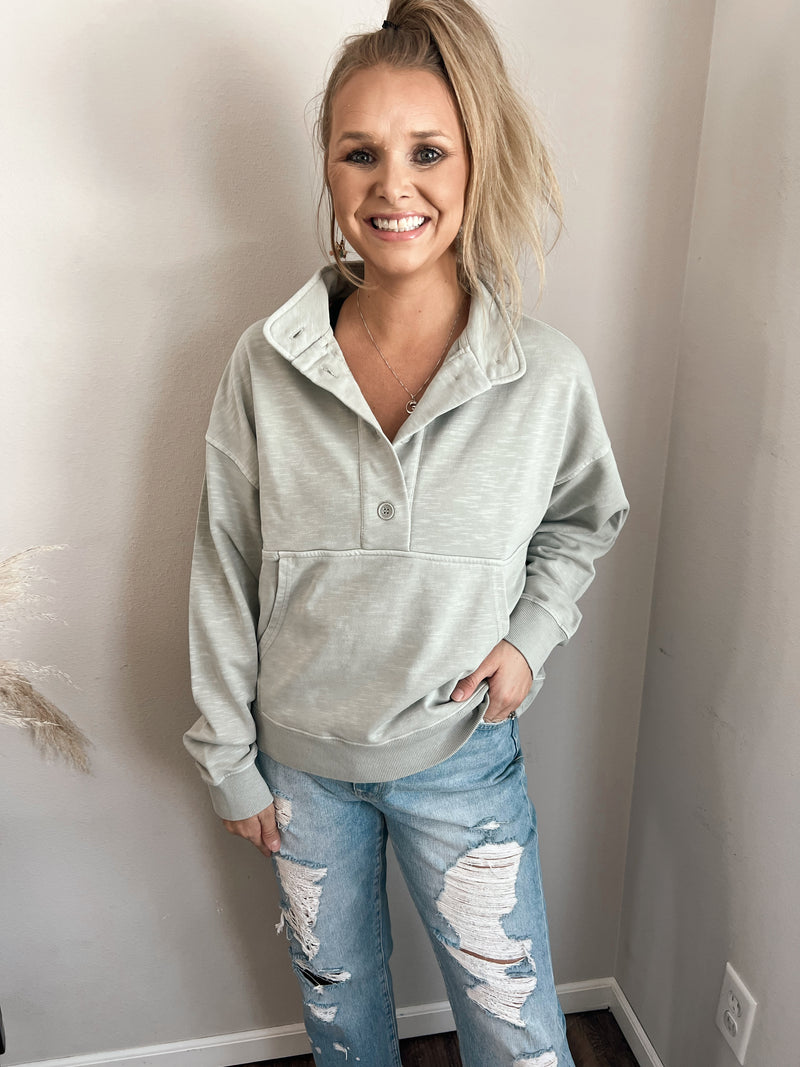 Hayes Pullover in Washed Sage